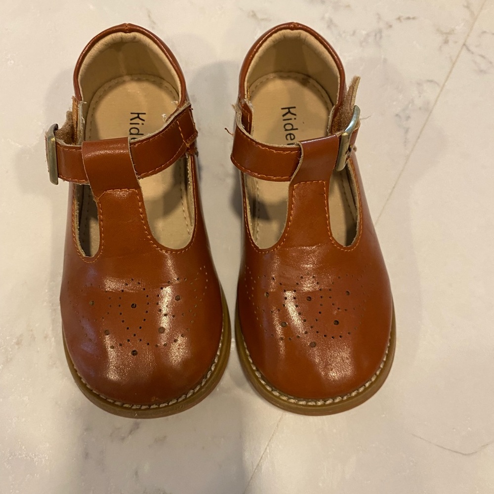 Kiderence brown Mary Jane size 9 shoes